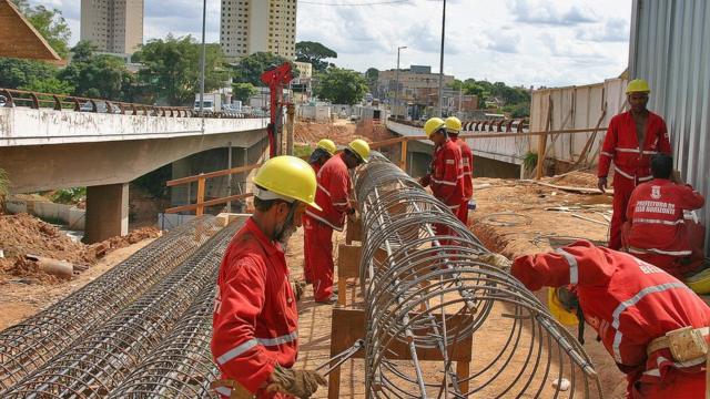 Canteiro de obras em vias principais de Belo Horizonte