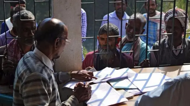 আসামে যারা নিজেদের ভারতীয় প্রমাণ করতে পারেননি তাদের অনেকেরই ঠাঁই হয়েছে ডিটেনশন সেন্টারে