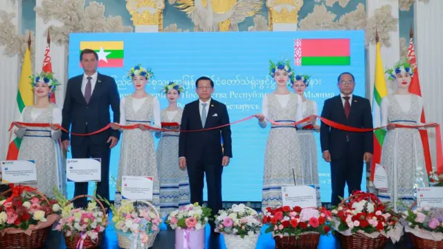 မင့်စ်က မြန်မာသံရုံးဖွင့်ပွဲ