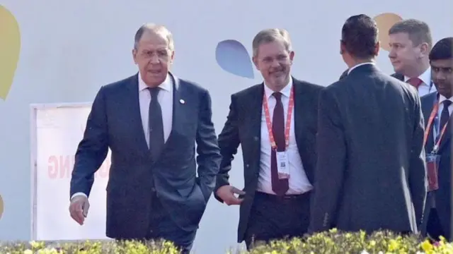 ਰੂਸੀ ਵਿਦੇਸ਼ ਮੰਤਰੀ ਲਾਫਾਰੋਵ (ਖੱਬੇ)