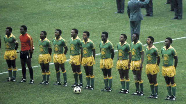 Mu 1974 Zaïre yabaye ikipe ya mbere y'igihugu cya Afurika yo munsi y'ubutayu bwa Sahara yabonye itike yo gukina imikino ya mbere y'igikombe cy'isi