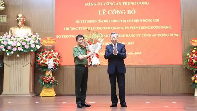 Präsident To Lam gratulierte Minister Luong Tam Quang zu seiner Ernennung durch das Politbüro zum Sekretär des Zentralkomitees der Partei für öffentliche Sicherheit für die Amtszeit 2020–2025.