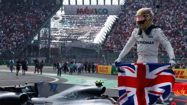Lewis Hamilton celebra su campeonato en México