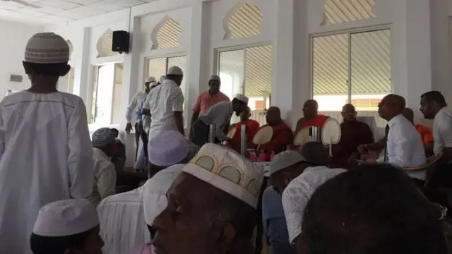 ගැටුම් මුස්ලිම් ඉස්ලාම් පල්ලිය දිගන