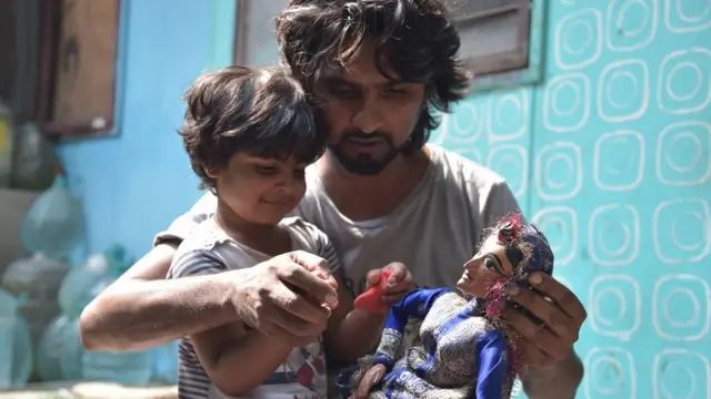 कठपुतली कॉलनी