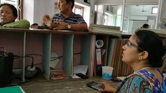 महिला कर्मचारी