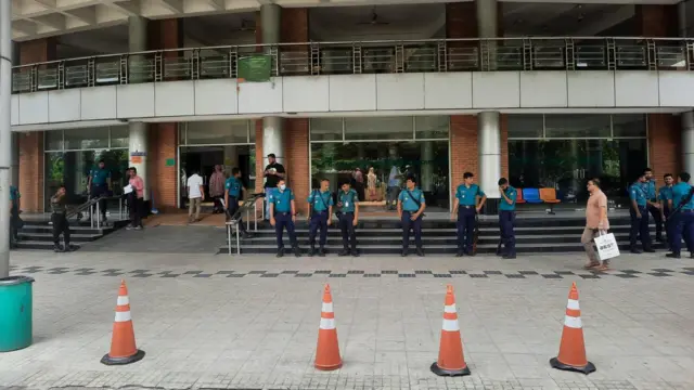 জাতীয় চক্ষুবিজ্ঞান ইনস্টিটিউট ও হাসপাতালে বাড়তি নিরাপত্তা