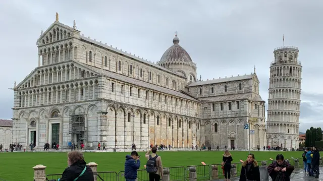 ፒሳ በ11ኛው ክፍለ ዘመን በተገነባው እና በዘመመው ማማም ስሟ ዝነኛ ነው።