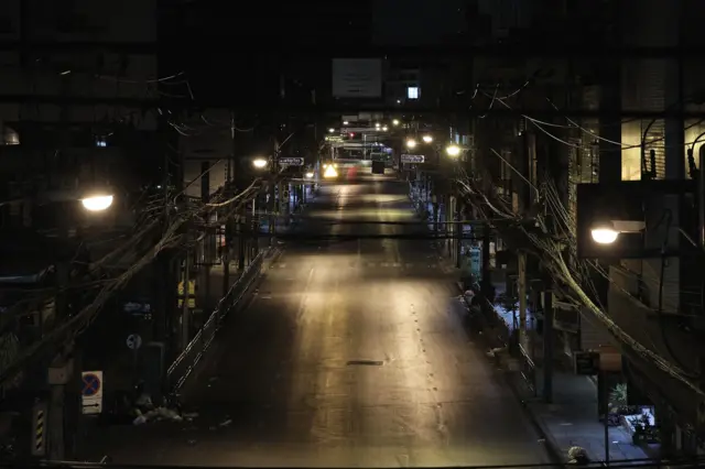 กรุงเทพ โควิด 19 ไวรัสโคโรนา เหงา เคอร์ฟิว curfew bangkok coronavirus