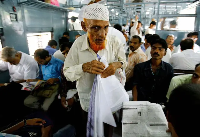 ভারতীয় রেলে এক মুসলমান যাত্রী - প্রতীকী ছবি