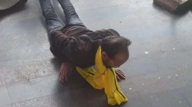 विधानसभा में नतमस्तक होते कमलेश्वर डोडियार