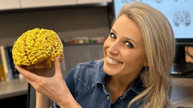  लारा लिविंगटन