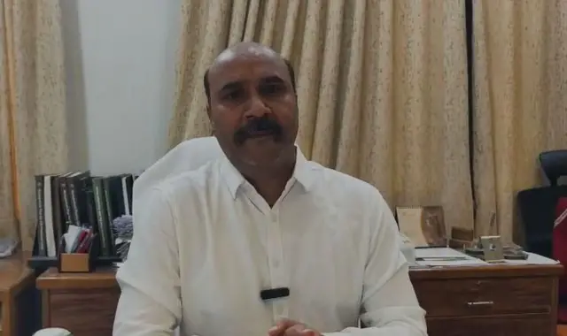 பெண் சிங்கத்திற்கான மயக்க மருந்து தவறுதலாக செலுத்தப்பட்டதால் ட்ராக்கர் பலி