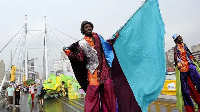 يقول بيرنارد: "من السهل أن تعيش في جوهانسبرغ حياة رغدة"