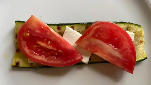 закуска з кабачка, фети і помідора