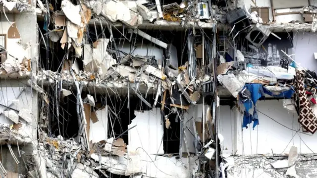 Vista del edificio destruido