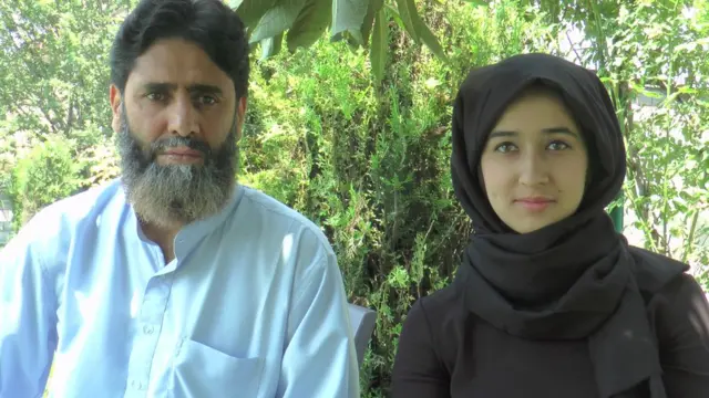 पिता के साथ ज़ुफा इक़बाल