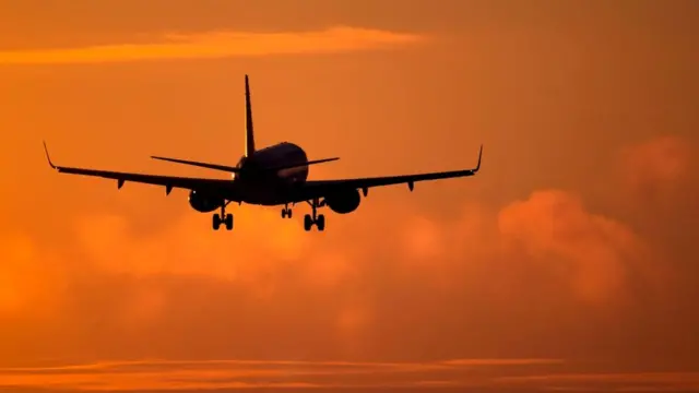 Судя по всему, самой большой проблемой будет убедить пассажиров подняться на борт беспилотного самолета