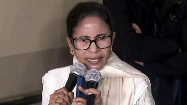 ટીએમસી સાંસદોને હિરાસતમાં લેવા બદલ મમતા બેનરજી શું બોલ્યાં? – ન્યૂઝ અપડેટ