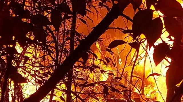 Загорання будинку в Дарницькому районі через падіння уламків