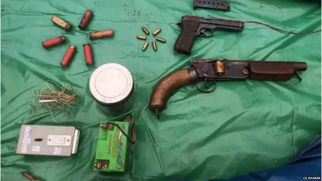 माओवादियों से मिले हथियार