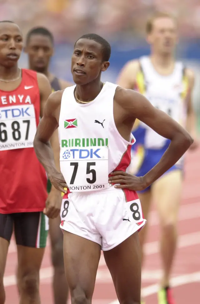 Arthemon Hatungimana afise umudari w'ifeza [ Argent] wo mw'ihiganwa ry'isi ku metero 800 n'uwo inzahabu mu nkino za Afrika yose akaba yayironse mu 1995.