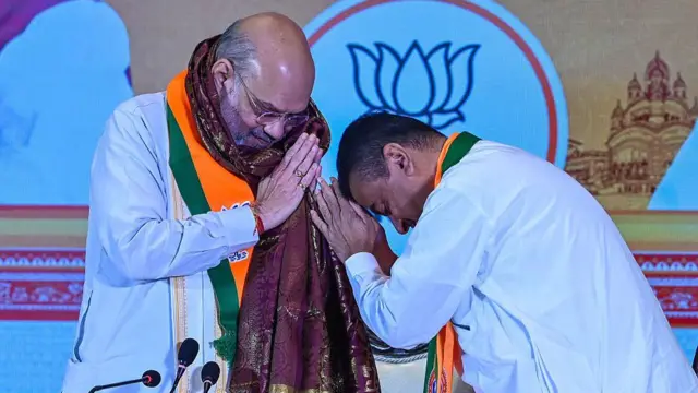 তৃণমূলের সঙ্গে দূরত্ব তৈরি হওয়ার পর বিজেপিতে যোগ দেন তিনি।  