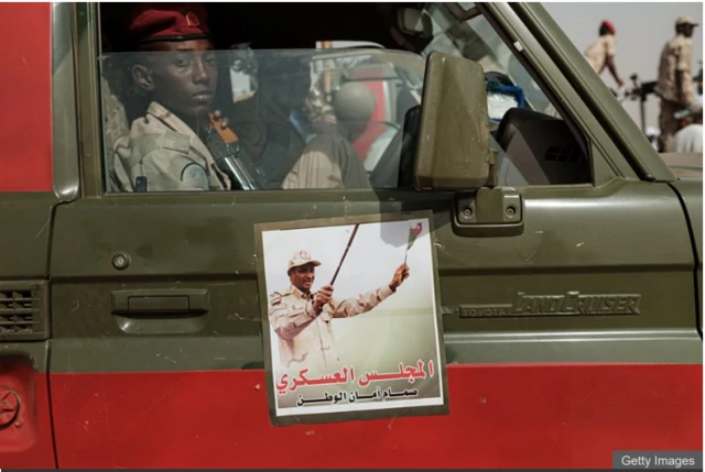 ጀነራል ዳጋሎ የሚመሩት ፈጥኖ ደራሽ ልዩ ኃይል 100ሺህ ጠንካራ አባላት እንዳሉት ይነገራል።