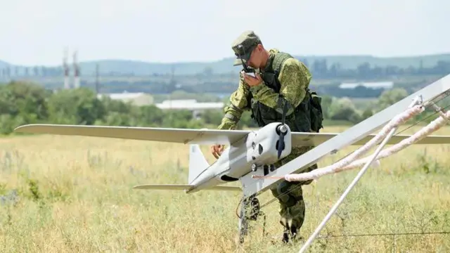 ရုရှားစစ်တပ်မှာအသုံးပြုနေတဲ့ Orlan – 10 E ကင်းထောက်ဒရုန်းကိုတွေ့ရစဉ်