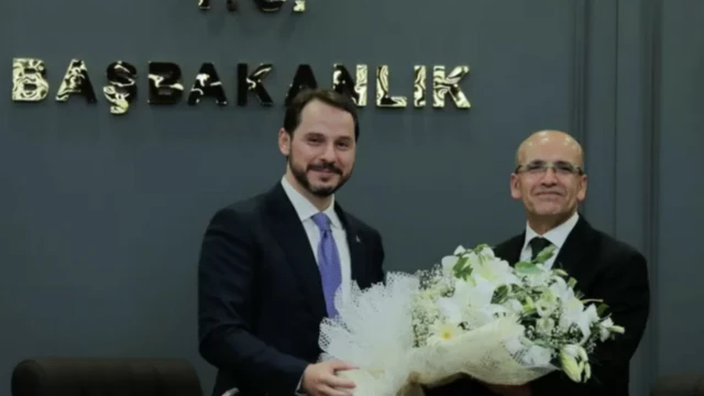 Mehmet Şimşek ve Berat Albayrak arasında 2018'deki devir teslim