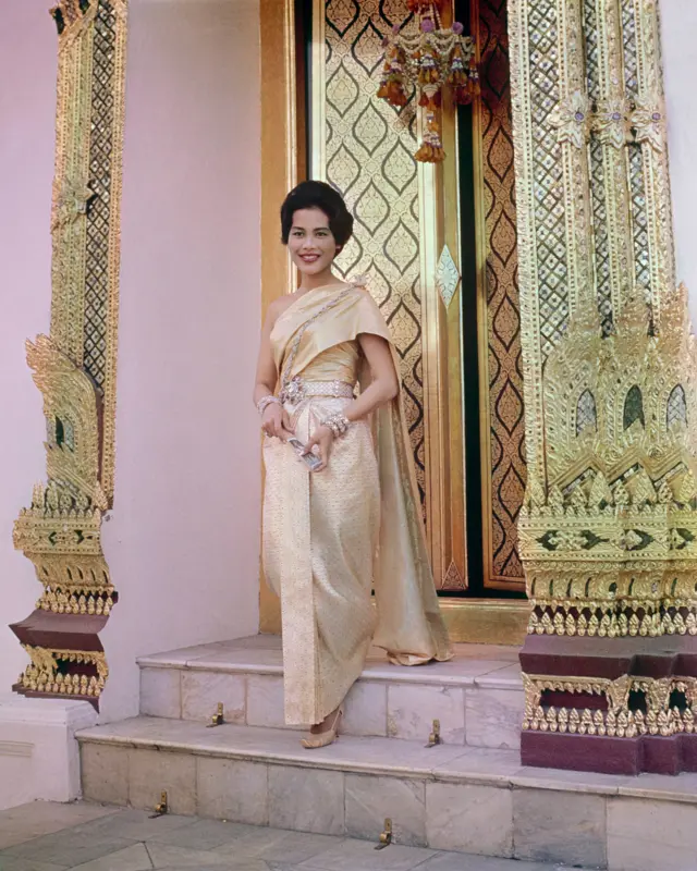 ကမ္ဘာကျော် ဗို့ဂ်ဖက်ရှင်မဂ္ဂဇင်းက သီရိခေတ်မိဖုရား