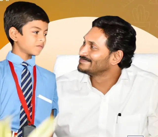 విద్యార్థితో జగన్