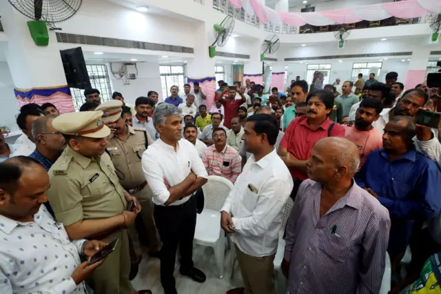 इसी साल बिहार सरकार के अधिकारियों की एक टीम प्रवासी बिहारी मज़दूरों के साथ कथित हिंसा की जांच करने तमिलनाडु गई थी.