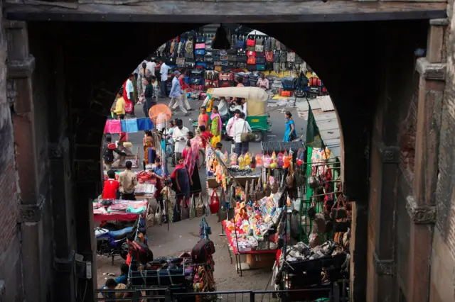 ભદ્રનો કિલ્લો, ભદ્રકાળી મંદિર, લાલ દરવાજા, તીન દરવાજા, અમદાવાદ, હૅરિટેજ સિટી, ઇતિહાસ, સ્થાપત્ય, મુઘલકાળ, સલ્તનતકાળ, ઇસ્લામી સ્થાપત્યો, અહમદશાહ, ગુજરાતનો ઇતિહાસ, બીબીસી ગુજરાતી 