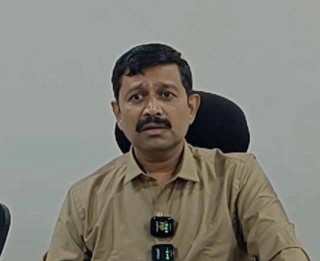 रणजितसिंह नाईक निंबाळकर यांच्यातर्फे बोलताना धीरज घाडगे