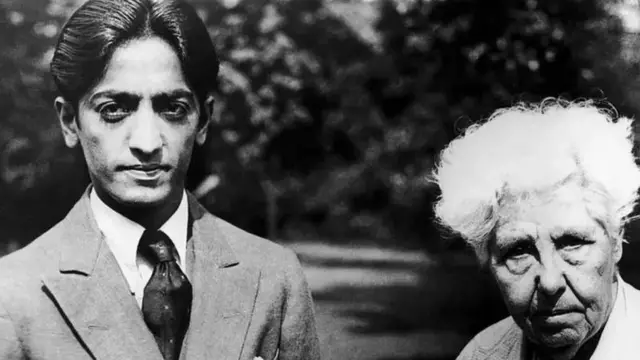 ஜே கிருஷ்ணமூர்த்தியுடன் அன்னி பெசன்ட் அம்மையார்