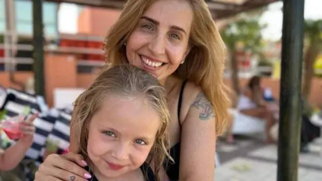 ড্যানিয়েল আলোনি ও তার মেয়ে এমিলিয়াকে শুক্রবার রাতে ছেড়ে দিয়েছে হামাস