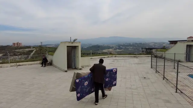 مركز الإيواء في فندق "مونتانا"