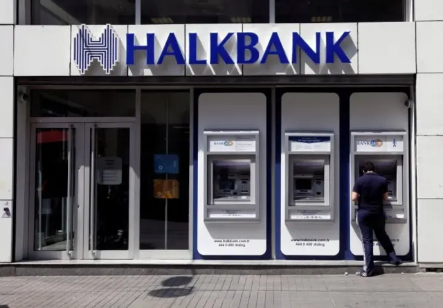 تصویری از یک شعبه هالک بانک ترکیه