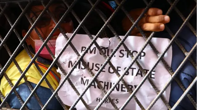 नेपाल में ओली के ख़िलाफ़ प्रदर्शन