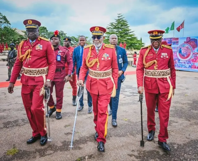 Akeredolu lo lewaju awọn gomina to ja fitafita fun idasilẹ ikọ Amọtẹkun lati dẹkun gulegule awọn ọdaran daranadaran lẹkun iwọ oorun gusu Naijiria.