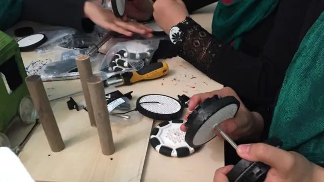 روباټ جوړوونکې افغان نجونې