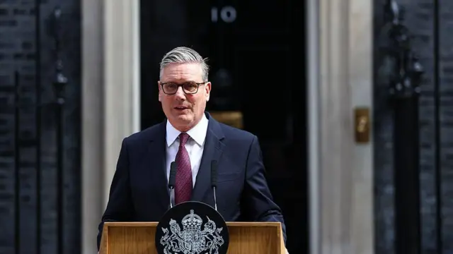 Başbakan Keir Starmer Başbakanlık konutu önünde istifasını açıklıyor