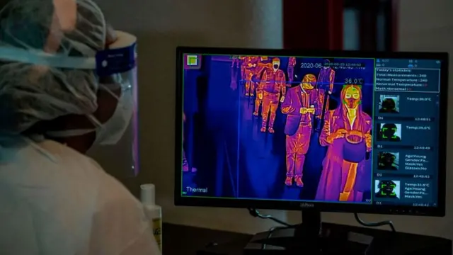 Cámaras para tomar la temperatura en un aeropuerto