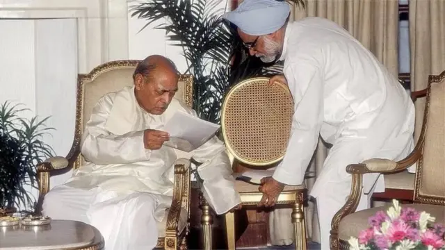 అప్పటి ప్రధానమంత్రి పీవీ నరసింహారావుతో డాక్టర్ మన్మోహన్ సింగ్