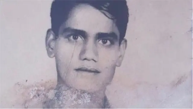 पंचूबाईंना घरी घेऊन येणारे नूर खान