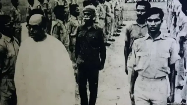 بنگلہ دیش کی عبوری حکومت کے قائم مقام صدر نذر الاسلام اور چیف آف آرمی سٹاف جنرل عثمانی