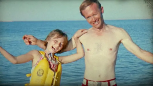 लहानग्या जानसाठी रॉबर्ट वडिलांसारखाच होता, तिच्या घरच्यांचाही त्याच्यावर फार विश्वास होता