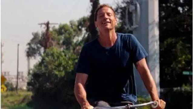 لقطة من فيلم "صاروخ أحمر"