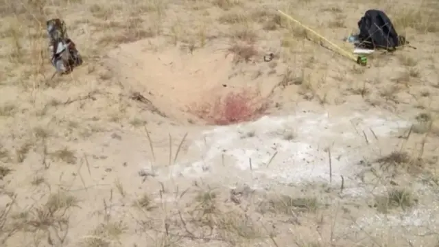 Воронка, оставшаяся после обстрела